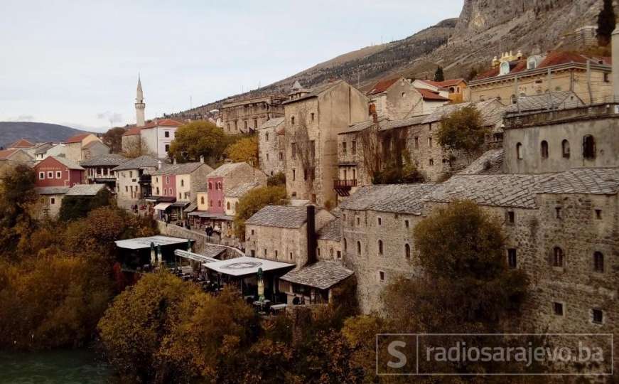 Wikipedia o Mostaru: Stari most srušen minom koju su postavili Bošnjaci
