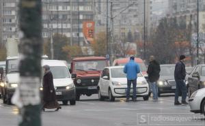 Dvije osobe povrijeđene u sudaru dva automobila na Otoci