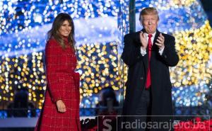Donald i Melania uključili američku novogodišnju jelku