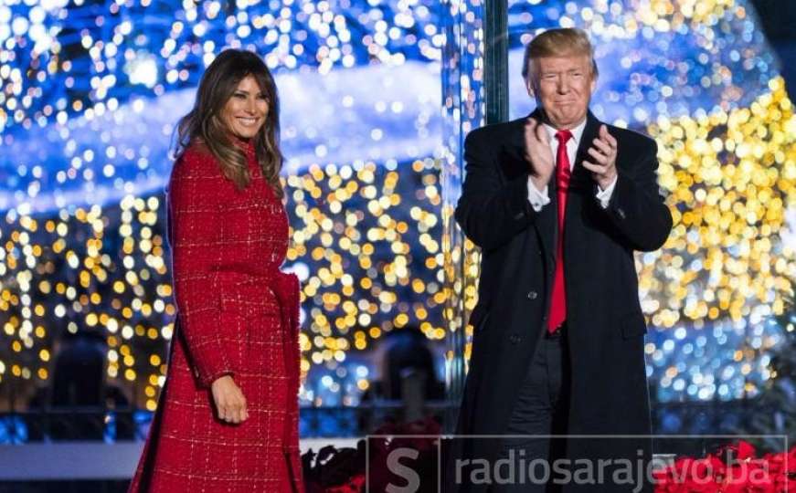 Donald i Melania uključili američku novogodišnju jelku
