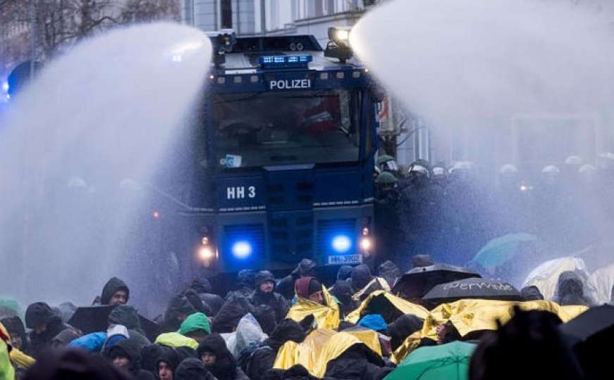 Nasilje na protestima u Njemačkoj: Korišteni vodeni topovi, povrijeđeni policajci 