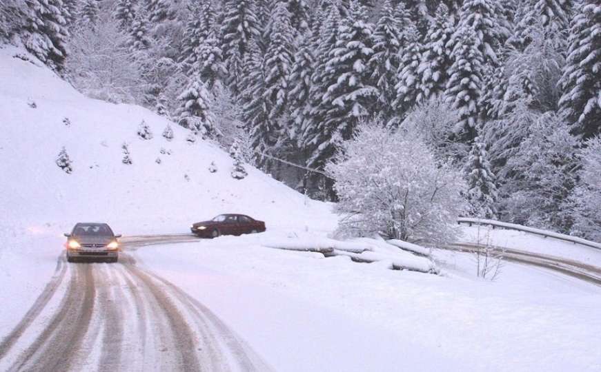Snijeg otežao odvijanje saobraćaja: BIHAMK upozorava na deset putnih pravaca