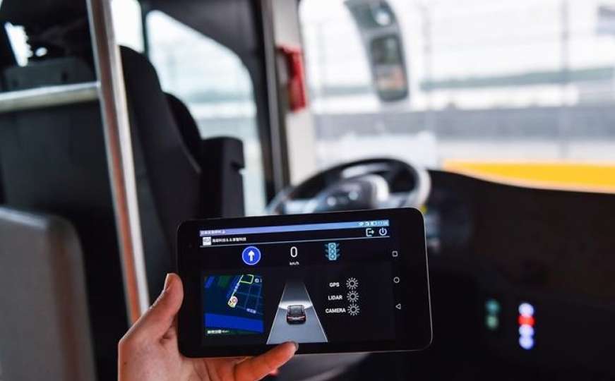 Kina: Putnike prevozi smart-bus bez vozača