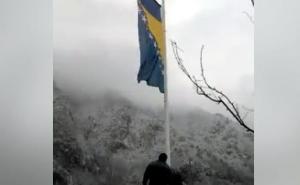 Zastava BiH postavljena na najistočniju tačku zemlje, na granici sa Srbijom