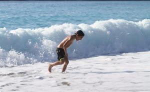 Europa zavejana snijegom, u Turskoj uživanje na moru