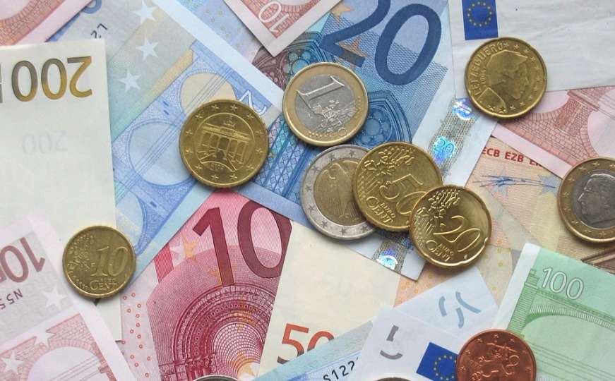 Zaposlen u hotelijerstvu: Crnogorac u oktobru zaradio skoro 44 hiljade eura