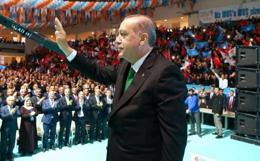 Lira tone, inflacija raste, ali Erdogan ne dozvoljava povećanje kamatnih stopa