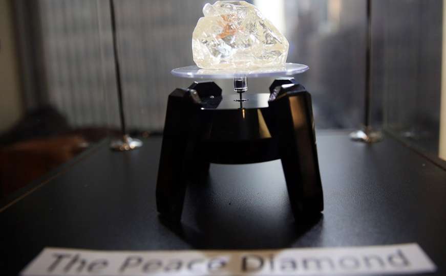 Dijamant mira iz Sierrra Leone prodat za 6,5 miliona dolara