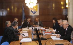 Kazne za 18 političkih stranaka, za pet stranaka zabrana kandidiranja