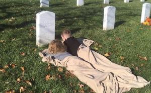 Dječaci prvi put posjetili grob svog oca: "Tata, osvojio sam trofej"