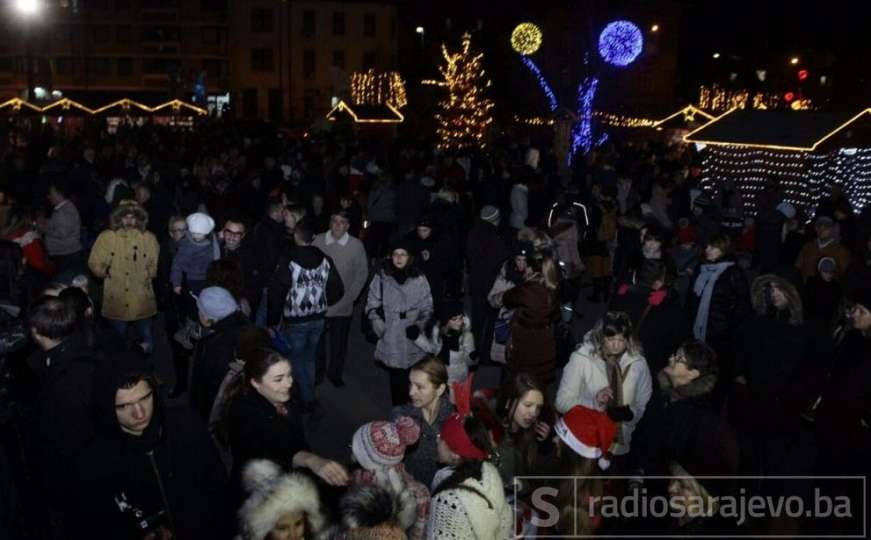 Počelo novogodišnje ukrašavanje sarajevskih ulica
