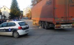 Teška saobraćajna nesreća u Gračanici: Kamion udario stariju ženu
