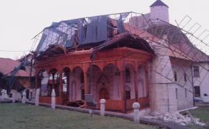 Vjetar srušio munaru džamije u Tešnju, oštećeno nekoliko objekata