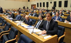 Zastupnici Narodne skupštine RS raspravljaju o dnevnom redu