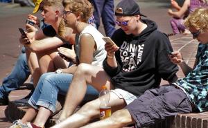 U Francuskoj će od 2018, biti zabranjeni mobiteli u školama