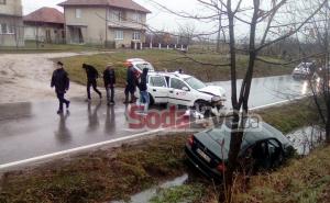 Pet osoba povrijeđeno u sudaru automobila i saniteta kod Lukavca