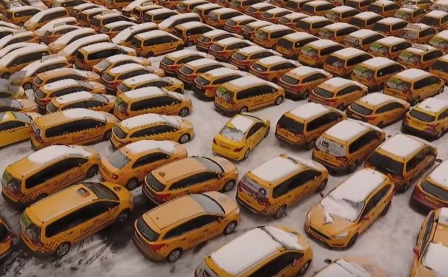 Groblje žutih taksija: Ostavljeni da umru iako su još u dobrom stanju