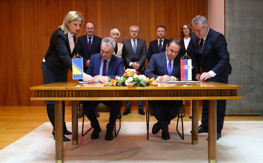 Šarović i Ljajić potpisali protokol: Uklonjene barijere u trgovini Srbije i BiH