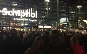 Ranjen muškarac koji je prijetio nožem na aerodromu u Amsterdamu