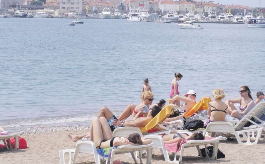 Novi zakon: Nema više uslovljavanja i plaćanja ležaljki na Jadranu