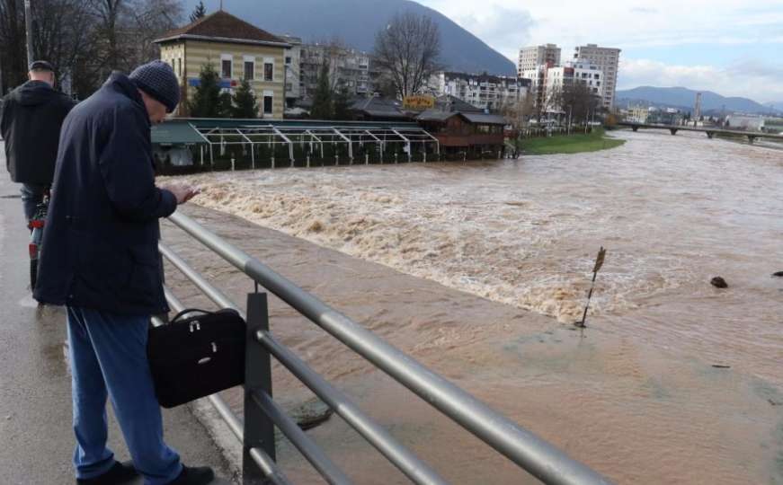 Zbog obilnih padavina izlile se rijeke Željeznica, Zujevina, Rakitnica