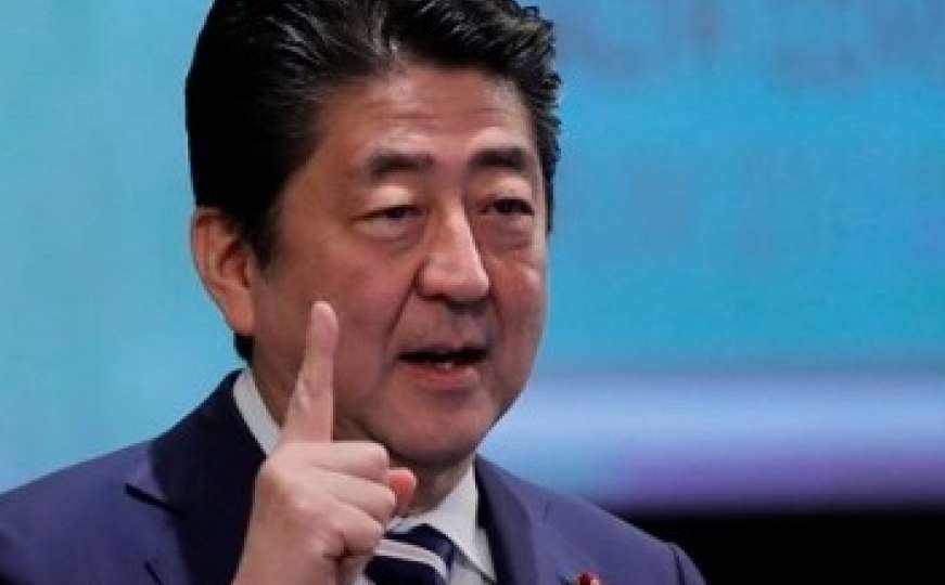 Japanski premijer otvorio Instagram nalog i za 24 sata dobio 36.000 pratilaca 
