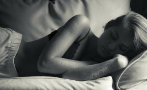 Zašto se trznete dok tonete u san?