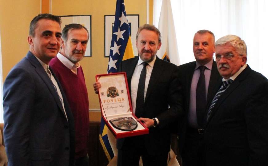 Izetbegović s borcima evocirao uspomene na presudne bitke za odbranu Sarajeva