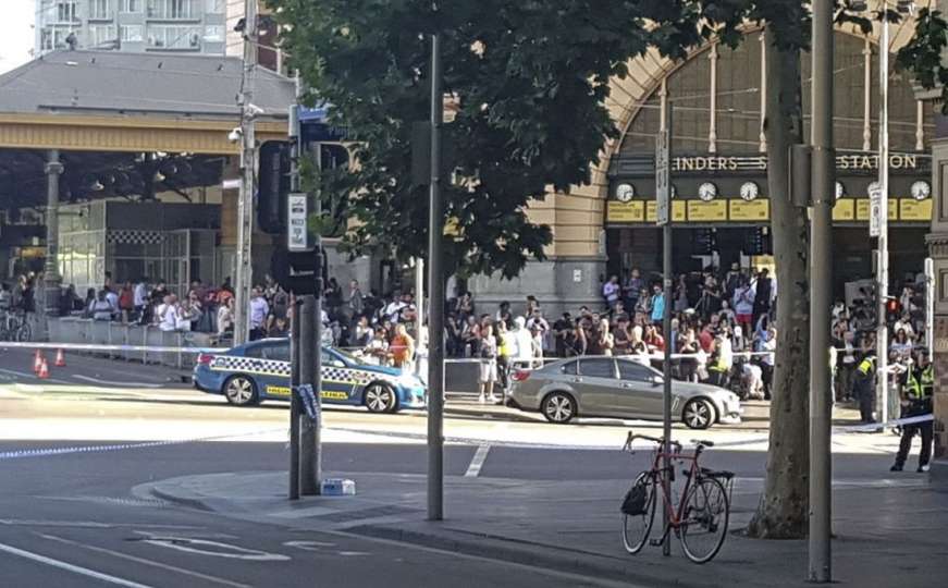 Vozač se namjerno zabio u pješake, povrijeđeno 19 ljudi