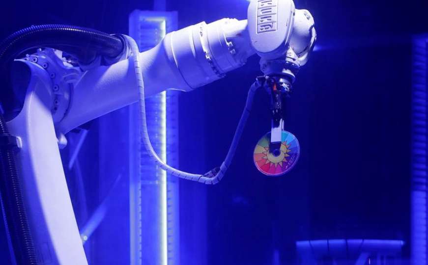 Prvi u Europi: Noćni klub iz Praga zaposlio robota kao DJ-a