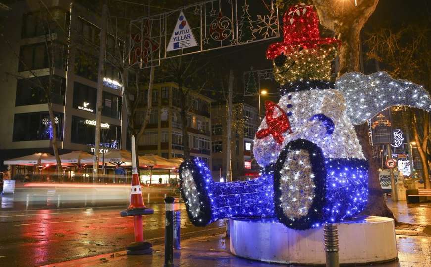Čarolija istanbulskih ulica pred dolazak Nove godine