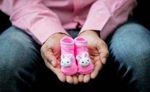 Svaka majka koja rodi u 2018. dobit će po 2.000 KM