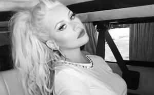 Morala sakrivati bujne grudi: Christina Aguilera izazovnom odjećom plijenila pažnju