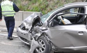 Teška saobraćajna nesreća kod Banovića, tri osobe povrijeđene