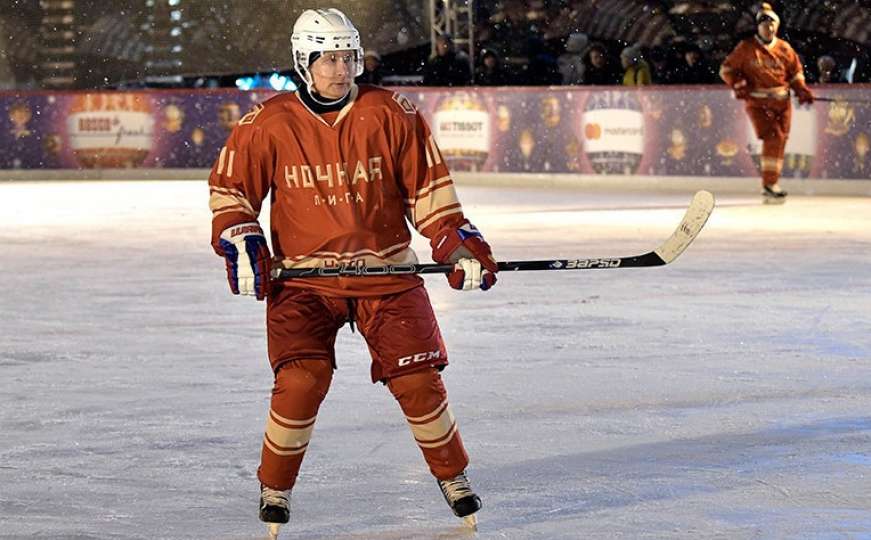 Putin uspješan i u hokeju: Ruski predsjednik briljirao na ledu Crvenog trga