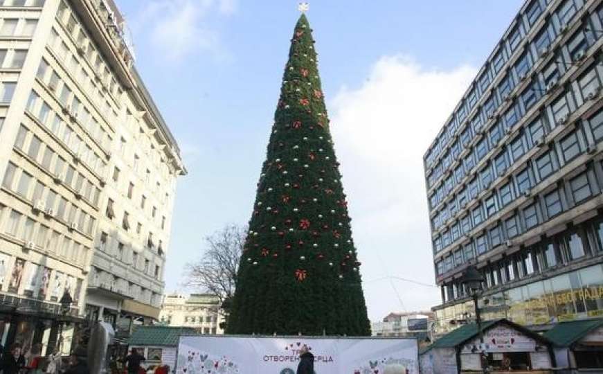 Skandal: Beogradsko božićno drvo četiri puta skuplje od Rockefellerovog