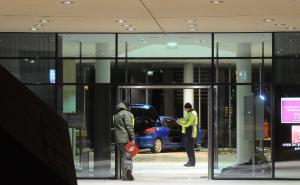 Samoubilački napad na centralu SPD-a: U Peugeotu pronađeni kanisteri s benzinom
