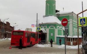 Nova nesreća u Rusiji: Autobus se zabio u vrata džamije u Kazanju