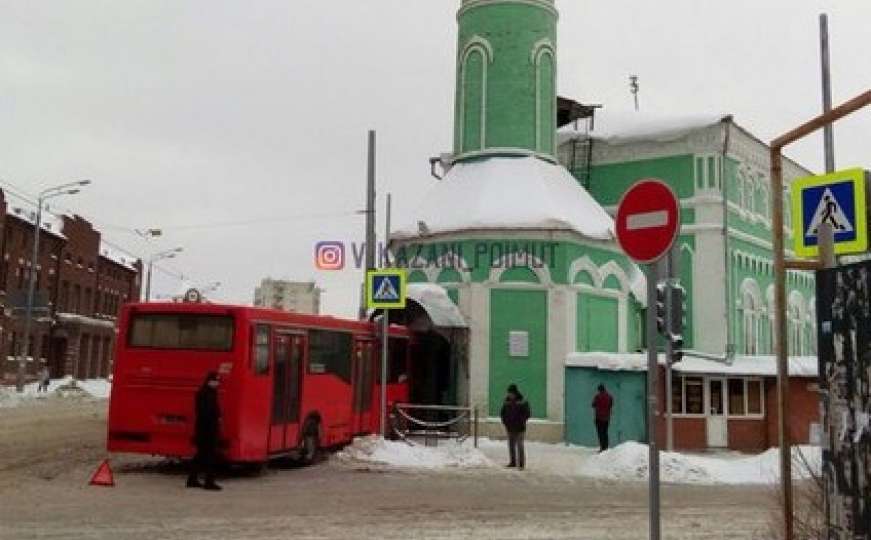 Nova nesreća u Rusiji: Autobus se zabio u vrata džamije u Kazanju