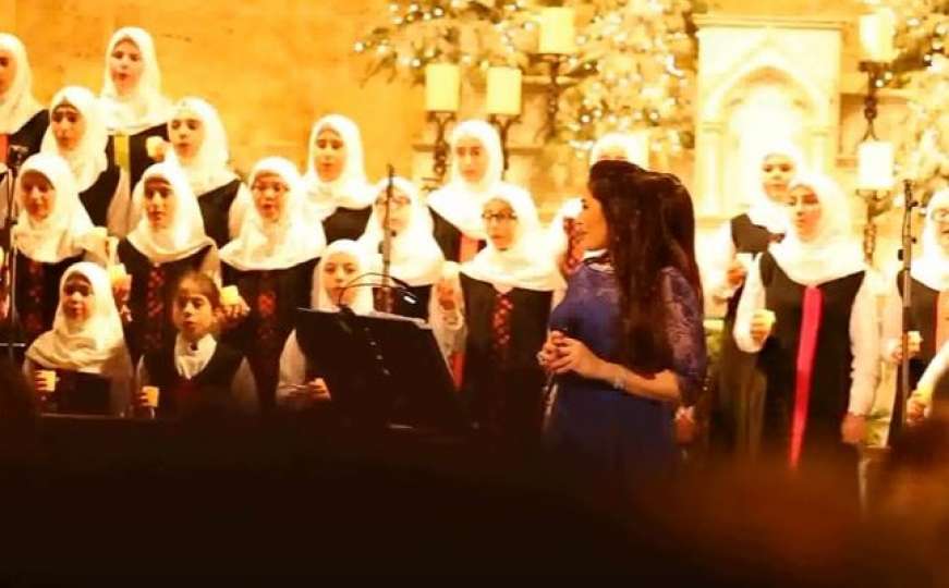 Snimak koji već godinu obilazi svijet: Muslimanke u crkvi pjevale "Tihu noć"