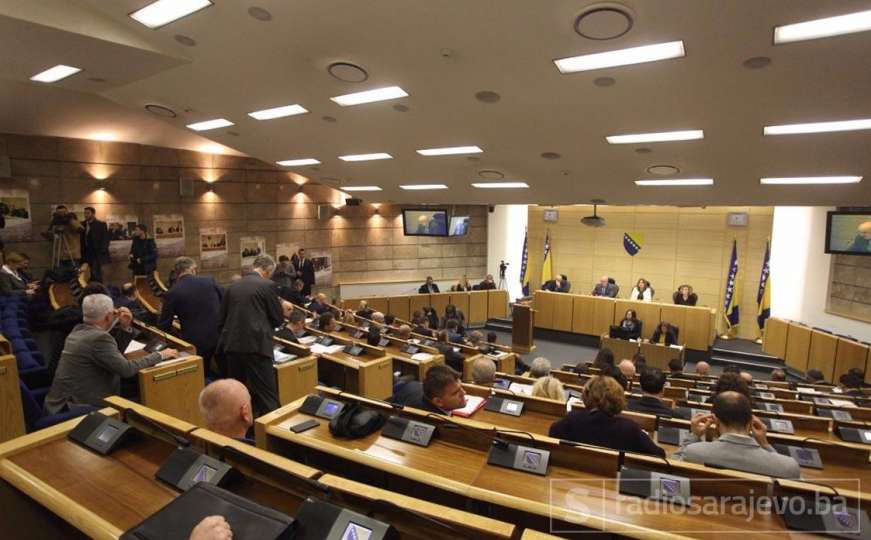 Predstavnički dom Parlamenta FBiH danas o budžetu i zakonu o PIO