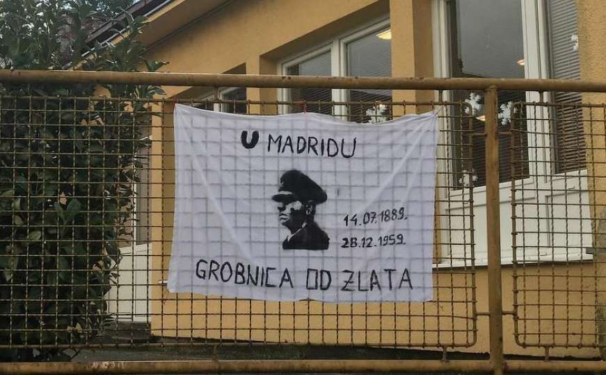  Policija uklonila transparent s Pavelićevim likom