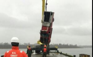 Osumnjičeni provalnik u policijskoj potjeri sletio vozilom u rijeku