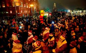 Šetnja Djeda Mrazova uz muziku na ulicama Moskve