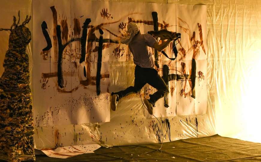 Sinestezija frontmena Činčile odražena u umjetničkom performansu