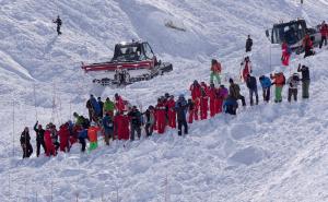 U snježnim nanosima u Alpama blokirano 4.000 turista, jedna osoba poginula