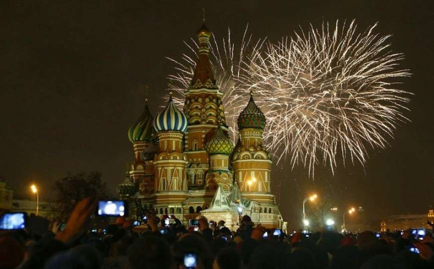 Bajka s istoka: Uz vatromet i zabavu u Moskvi i Istanbulu dočekana 2018. godina