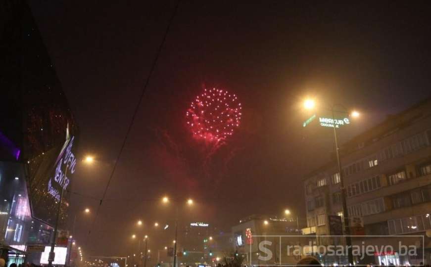 Bh. građani uz pjesmu i vatromet ušli u Novu godinu: Slavlje u svim gradovima