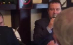 Opet s mikrofonom u ruci: Ivica Dačić proslavio 52. rođendan 