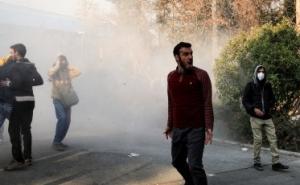 Haos u Iranu: Krvoproliće na protestima, desetine mrtvih i ranjenih 